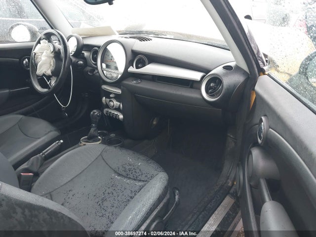 2009 MINI COOPER WMWMF33549TW79613 Photo 4