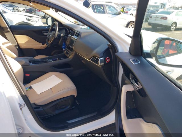 SADCJ2FX0JA203898 Jaguar F-pace 25t Premium