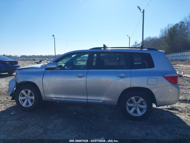 2010 TOYOTA HIGHLANDER BASE V6 VIN: 5TDZK3EH4AS020056