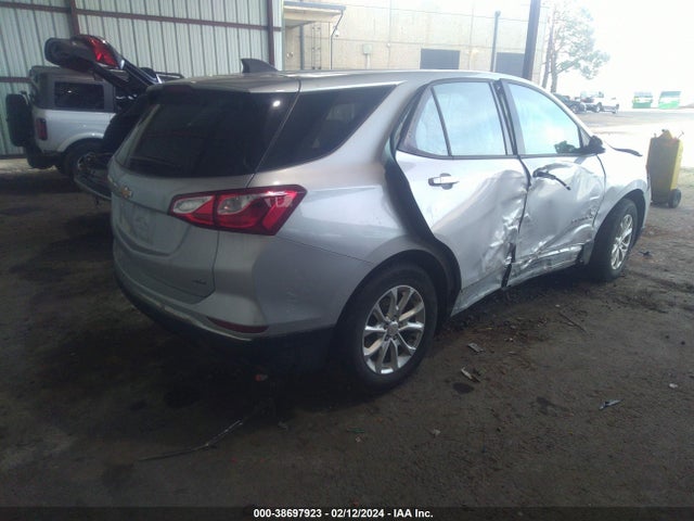 Chevrolet EQUINOX LS 2018 2GNAXREVXJ6347411 Image 4
