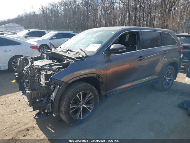 Toyota Highlander Le 2017 5TDBZRFH6HS356963 Image 2