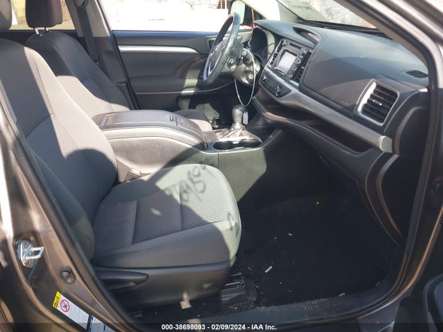 Toyota Highlander Le 2017 5TDBZRFH6HS356963 Image 5