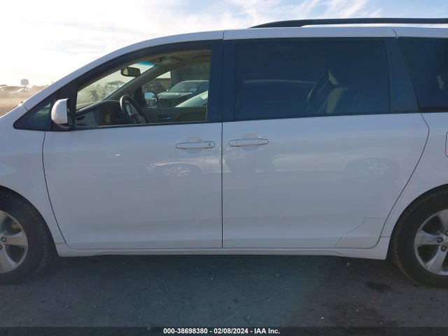 Toyota Sienna Le 8 Passenger 2016 5TDKK3DC8GS725328 Image 14