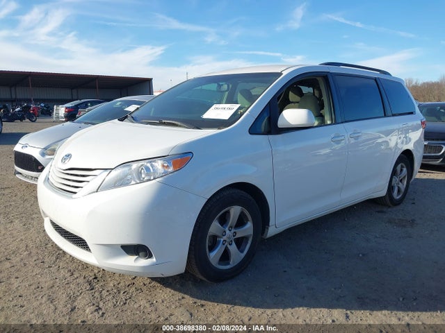 Toyota Sienna Le 8 Passenger 2016 5TDKK3DC8GS725328 Image 2