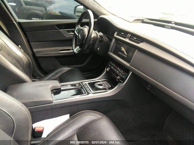 2017 JAGUAR XF SAJBL4BN1HCY48027 Photo 4