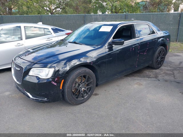 2C3CCARG3JH257956 Chrysler 300 Touring L Awd