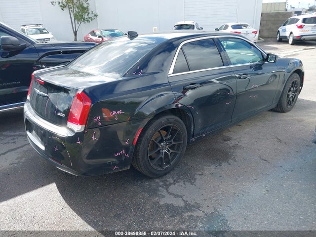 2C3CCARG3JH257956 Chrysler 300 Touring L Awd