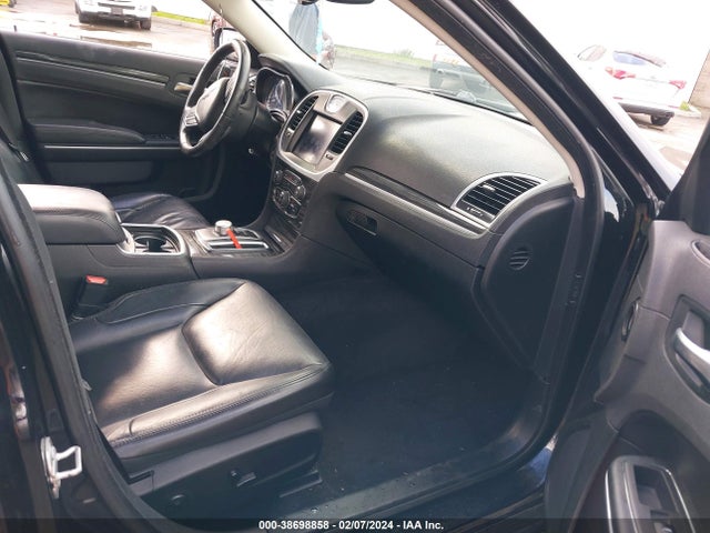 2C3CCARG3JH257956 Chrysler 300 Touring L Awd