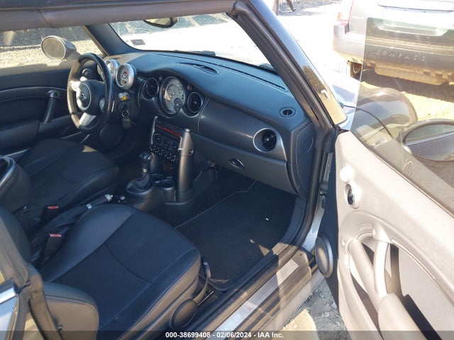 2006 MINI COOPER S WMWRH33556TK59774 Photo 4