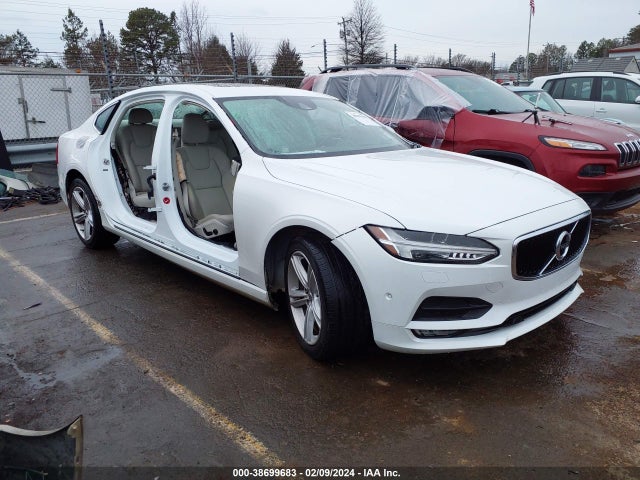 Volvo S90 T5 Momentum 2018 LVY982MKXJP021432 Image 1