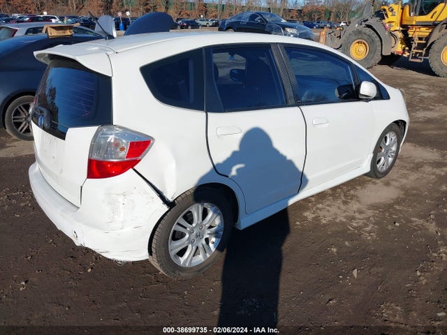 2011 HONDA FIT SPORT VIN: JHMGE8H53BC001013