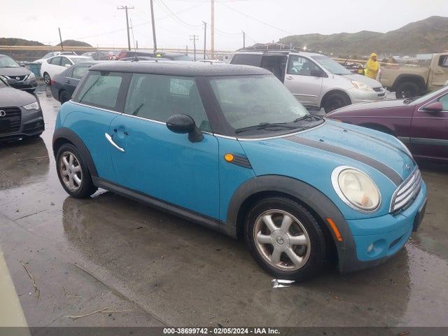 2009 MINI COOPER WMWMF33579TW73336 Photo 0