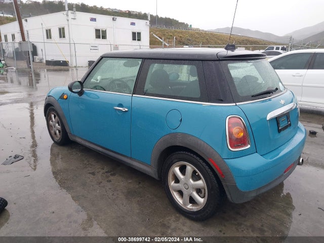 2009 MINI COOPER WMWMF33579TW73336 Photo 2