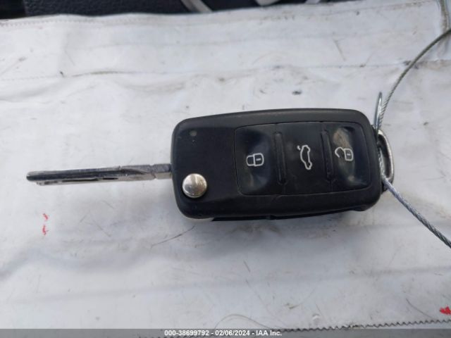 1VWAT7A39FC042331 Volkswagen Passat 1.8t S