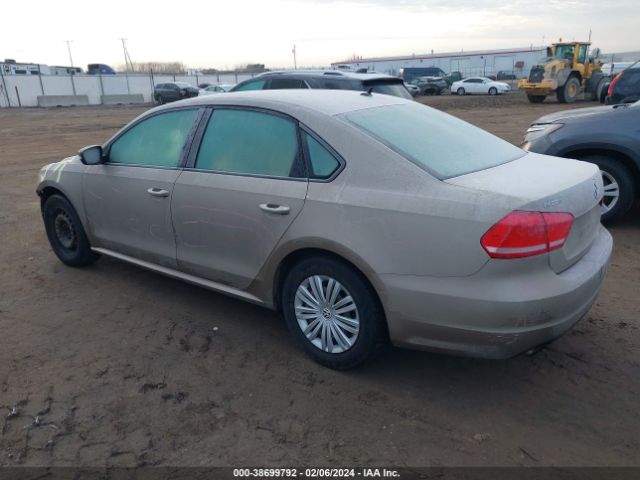 1VWAT7A39FC042331 Volkswagen Passat 1.8t S