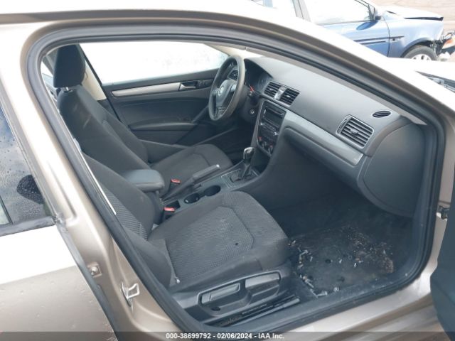 1VWAT7A39FC042331 Volkswagen Passat 1.8t S
