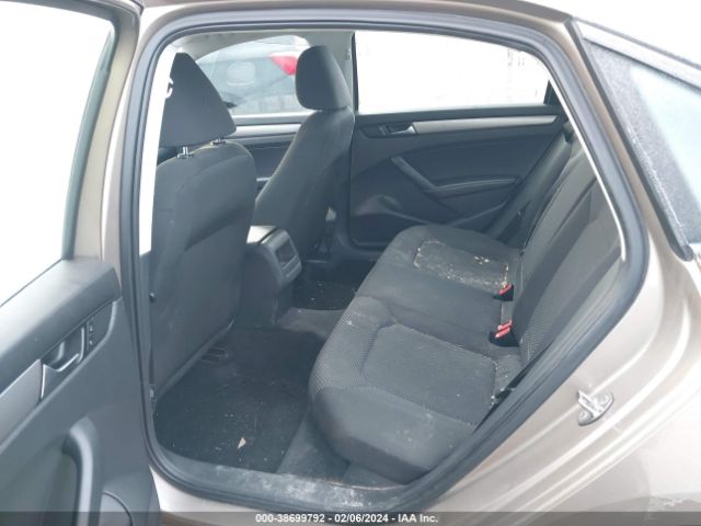 1VWAT7A39FC042331 Volkswagen Passat 1.8t S