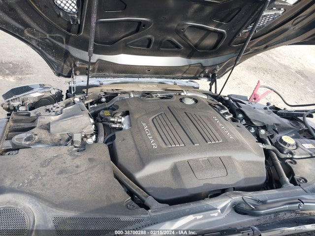 2016 JAGUAR F-TYPE SAJWJ6HL9GMK32674 Photo 9