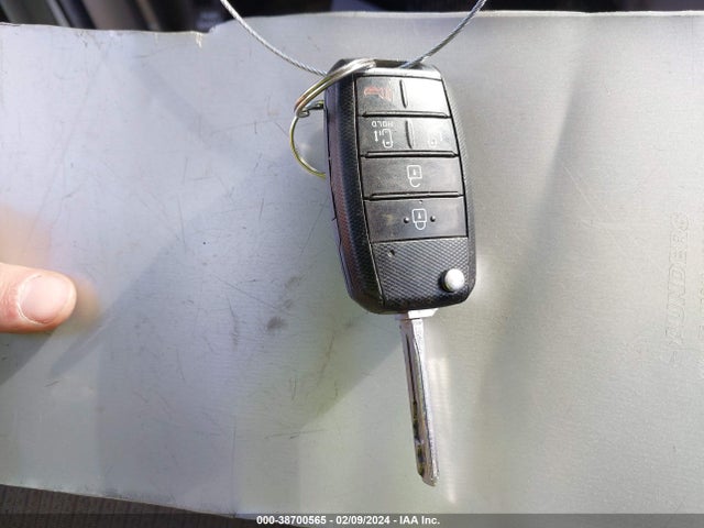 KIA SEDONA LX 2016 KNDMB5C11G6120328 Image 11