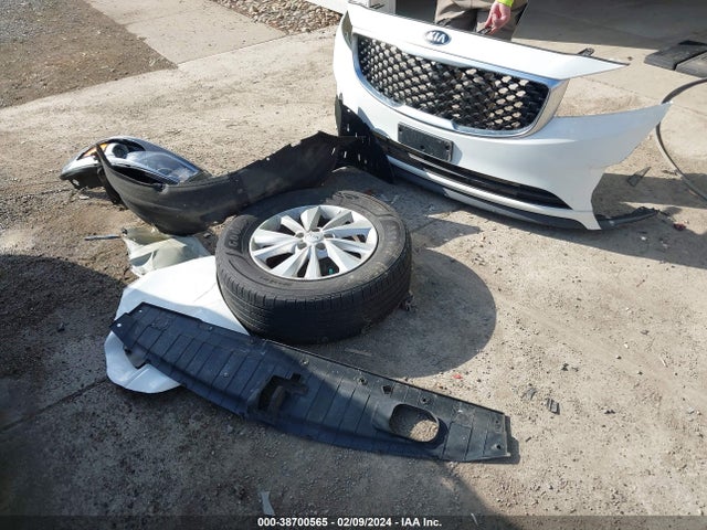 KIA SEDONA LX 2016 KNDMB5C11G6120328 Image 12