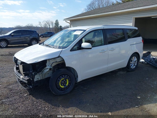KIA SEDONA LX 2016 KNDMB5C11G6120328 Image 2