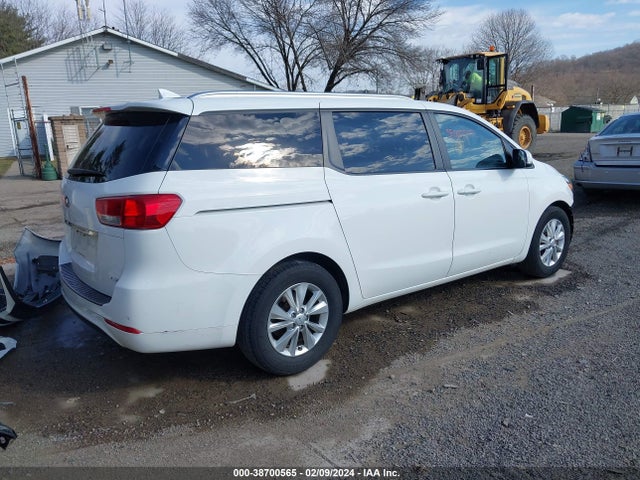 KIA SEDONA LX 2016 KNDMB5C11G6120328 Image 4