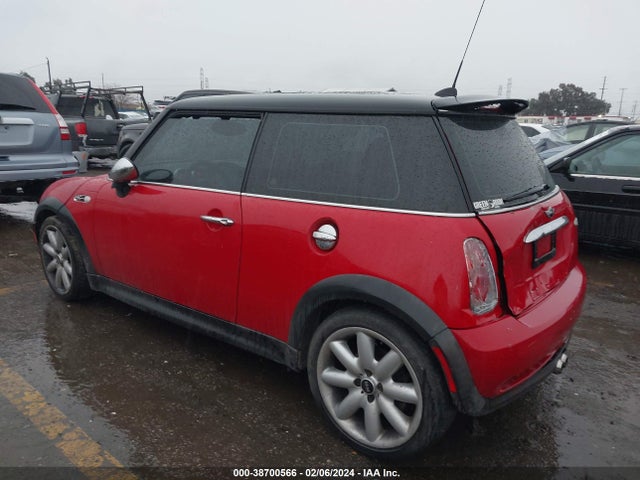 2005 MINI COOPER S WMWRE33445TD97663 Photo 2