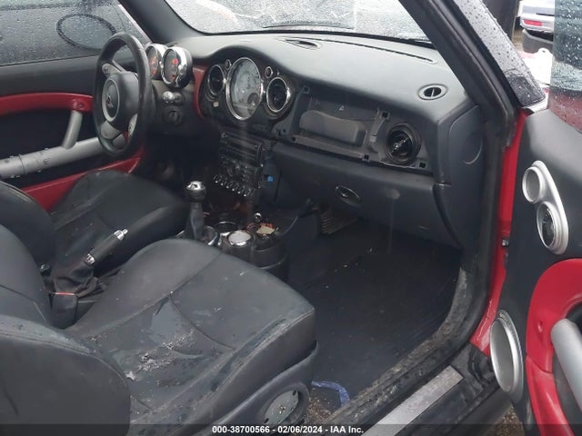 2005 MINI COOPER S WMWRE33445TD97663 Photo 4