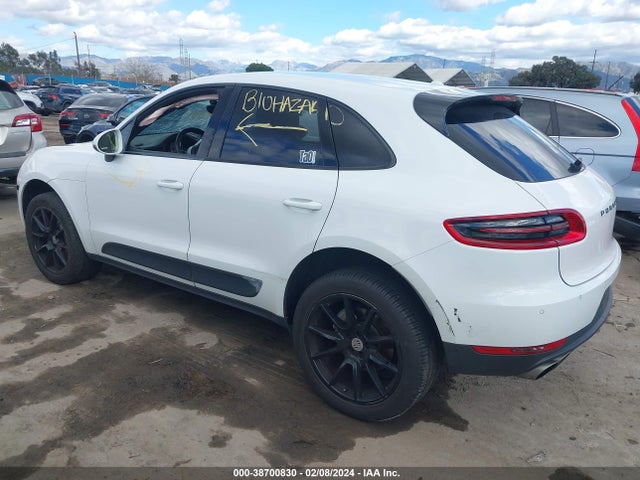 2015 PORSCHE MACAN WP1AB2A54FLB51661 Photo 2