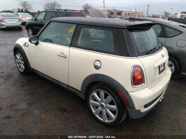 2007 MINI COOPER S WMWMF73517TV30192 Photo 2