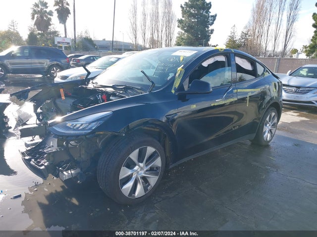 Tesla Model Y 2023 7SAYGDEE1PA025642 Image 2