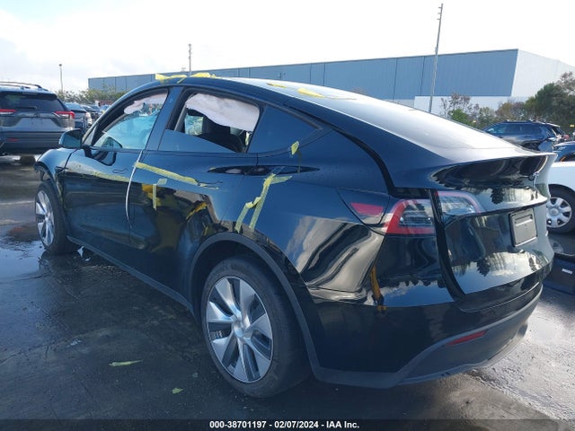 Tesla Model Y 2023 7SAYGDEE1PA025642 Image 3