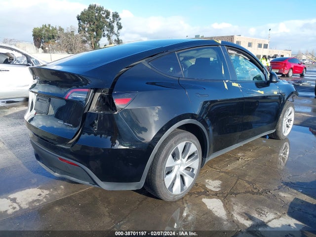 Tesla Model Y 2023 7SAYGDEE1PA025642 Image 4