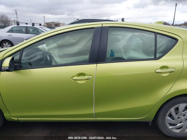Toyota Prius C One 2015 JTDKDTB32F1090034 Image 14