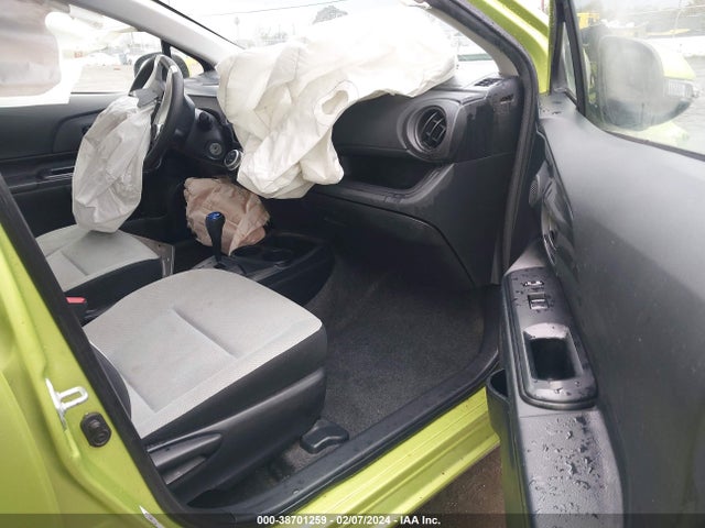 Toyota Prius C One 2015 JTDKDTB32F1090034 Image 5