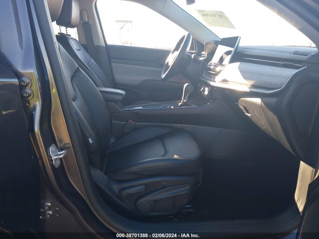 3C4NJDFB5NT150215 Jeep Compass Latitude Lux 4x4