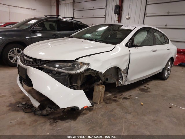 Chrysler 200 S 2015 1C3CCCBG2FN673615 Image 2