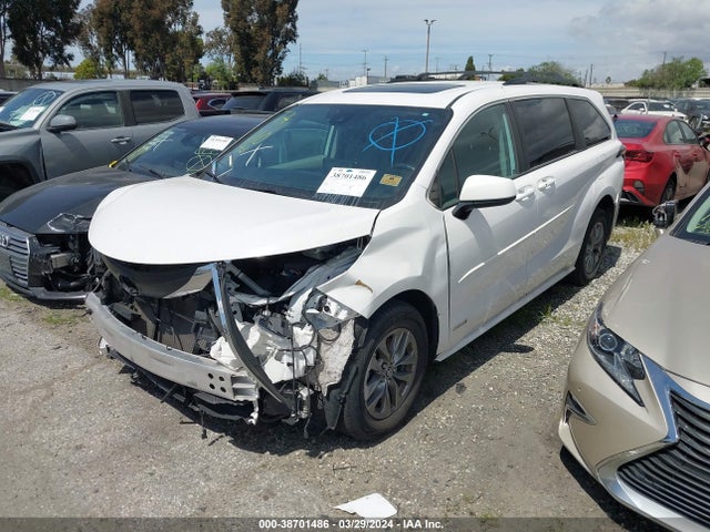 Toyota SIENNA LE 2021 5TDBRKEC6MS021337 Image 2