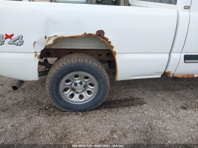 2005 CHEVROLET SILVERADO 1500 LS VIN: 1GCEK19T05E196583