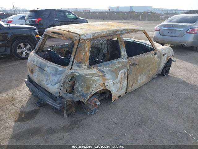 2006 MINI COOPER S WMWRE33586TG99824 Photo 3