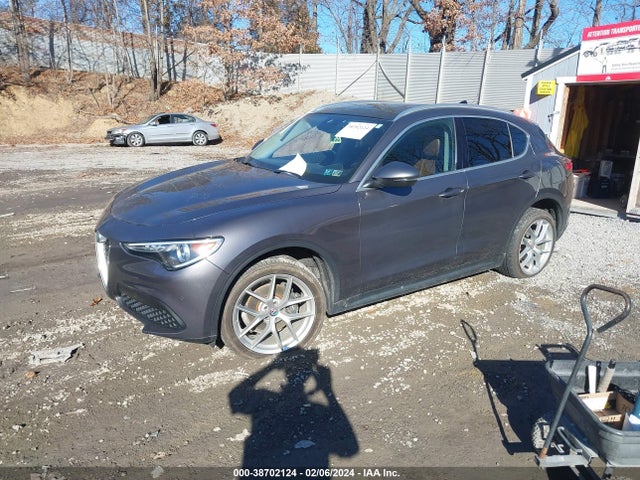 ZASFAKRN8J7C28135 Alfa Romeo Stelvio Ti Lusso Awd