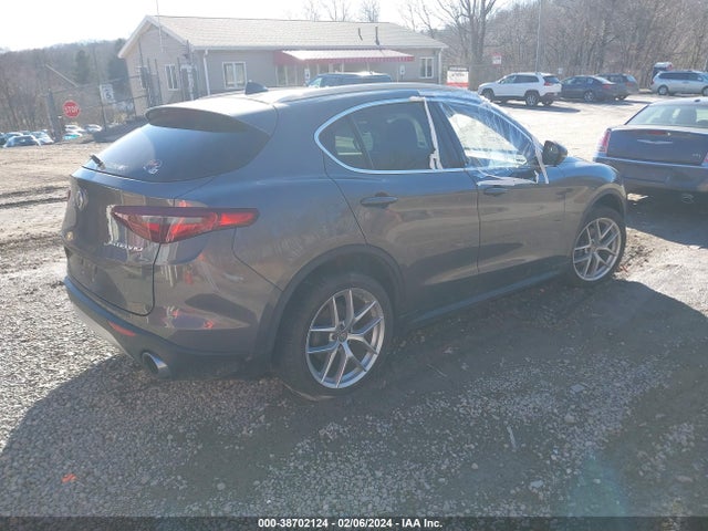ZASFAKRN8J7C28135 Alfa Romeo Stelvio Ti Lusso Awd