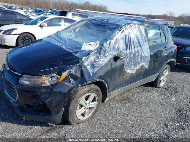 Chevrolet TRAX LS 2018 3GNCJNSB8JL394266 Image 2