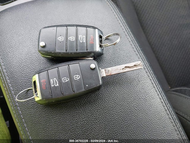 KIA Optima Lx 2017 5XXGT4L3XHG122328 Image 11