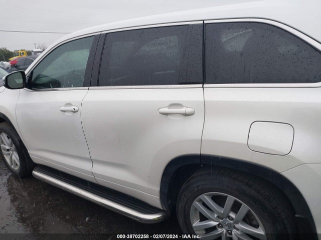 Toyota Highlander Le V6 2015 5TDBKRFH9FS124567 Image 13