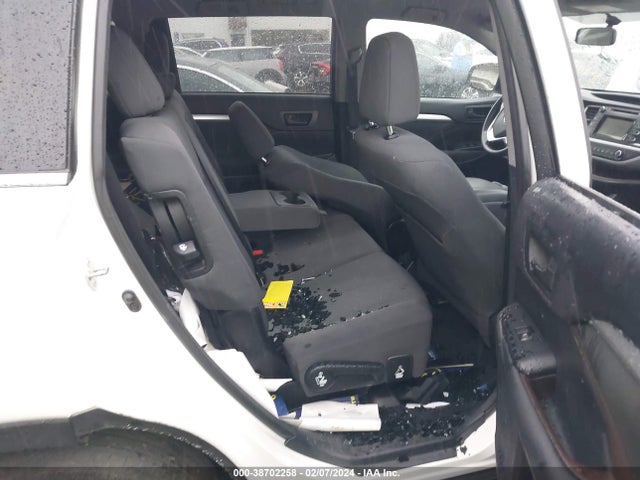 Toyota Highlander Le V6 2015 5TDBKRFH9FS124567 Image 8