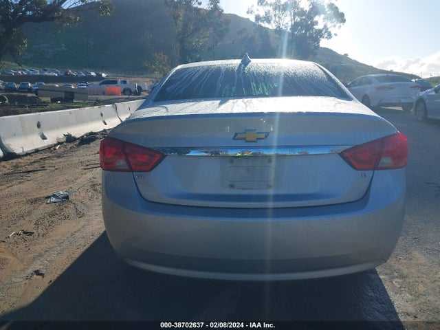 Chevrolet IMPALA 1LT 2018 2G1105S36J9142992 Image 17