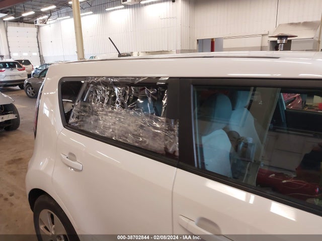 KIA Soul 2015 KNDJN2A25F7189567 Image 13