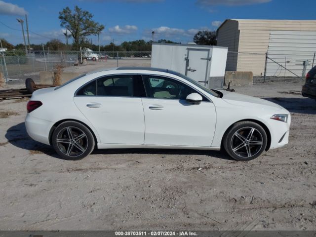 WDD3G4EB1KW009497 Mercedes-Benz A 220