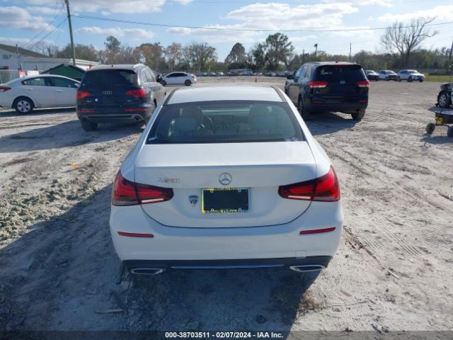WDD3G4EB1KW009497 Mercedes-Benz A 220